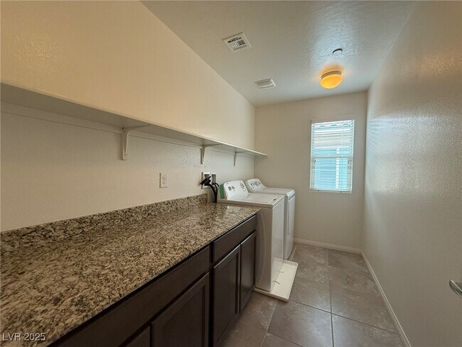 Building Photo - 2229 Mundare Dr