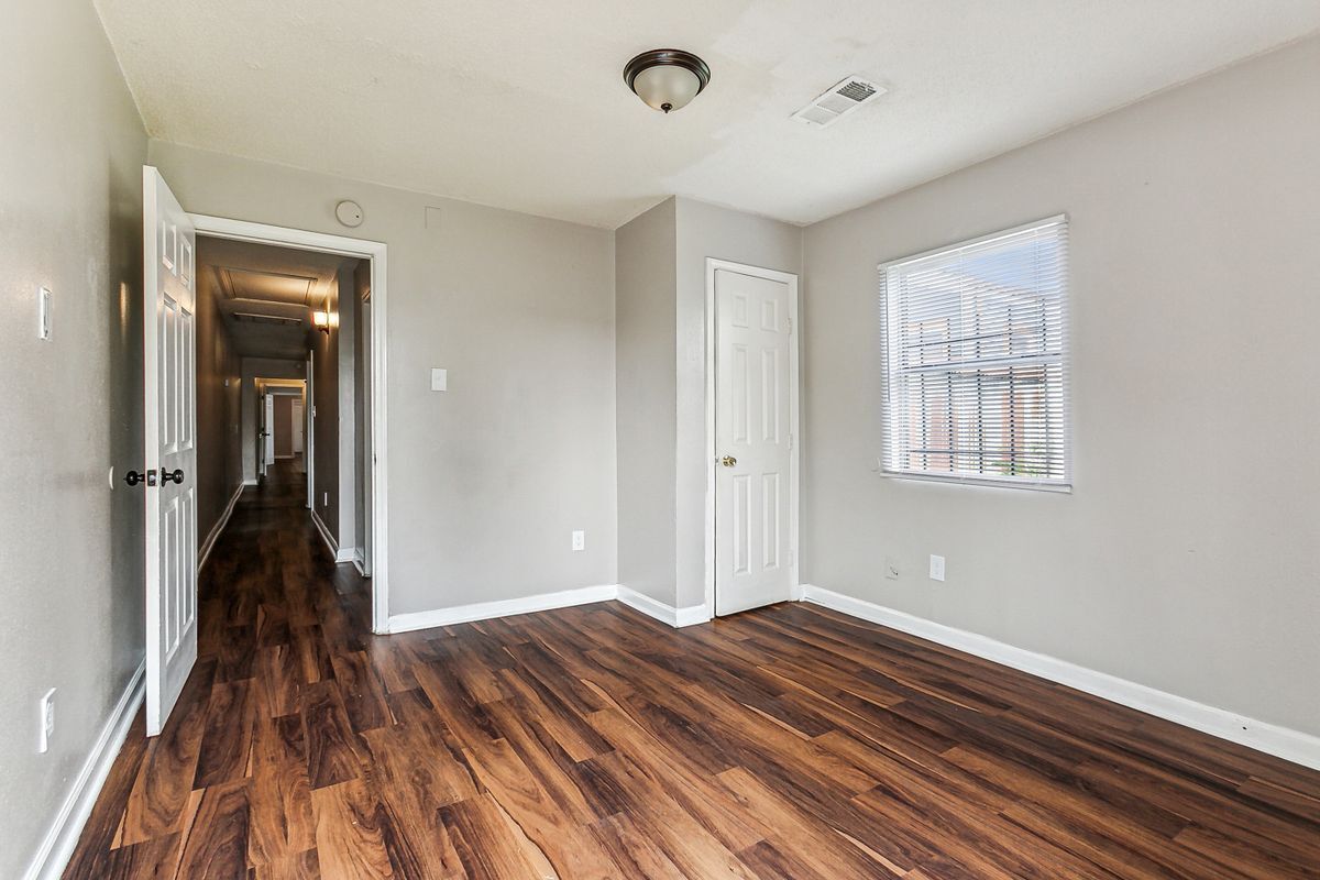 Building Photo - 2562 N Galvez St