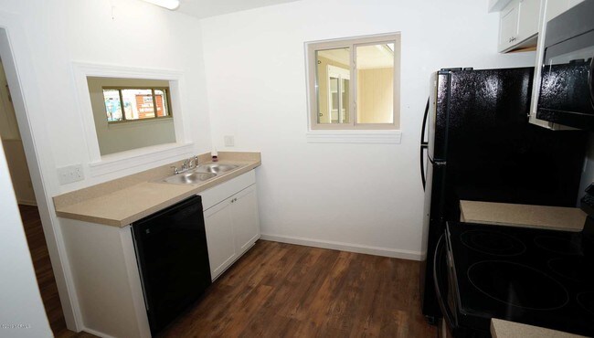 Building Photo - 142 Quarterdeck Townes