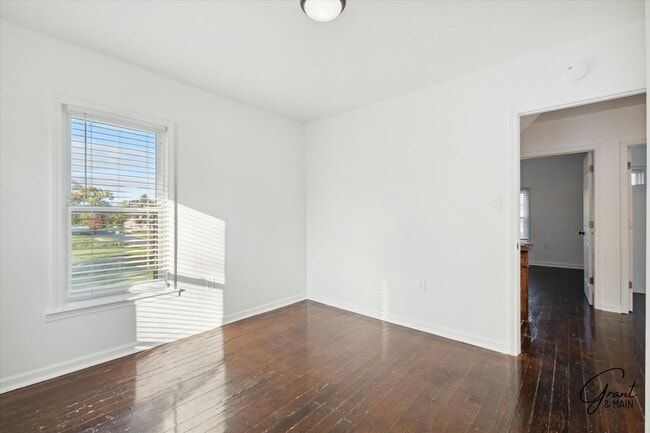 Building Photo - $1650 - Large 4 Bedroom, Renovated Home
