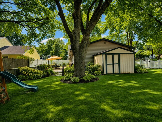 Building Photo - 4 N Birchwood Dr