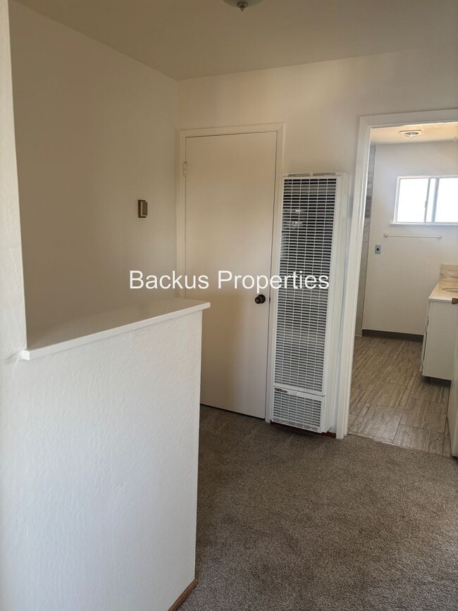 Building Photo - Wonderful newly remodeled duplex located in South Salinas