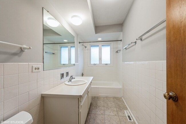 Building Photo - 746 Concord Ln