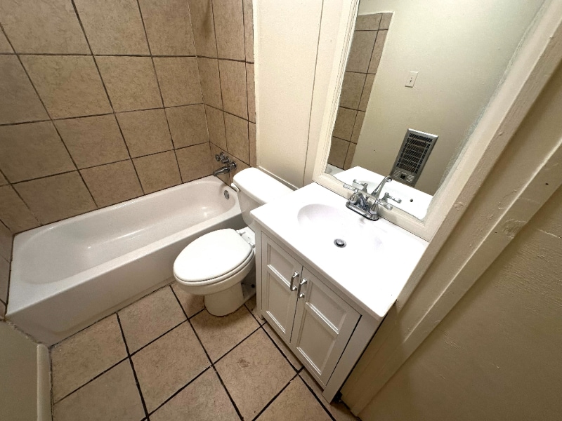 Building Photo - 3925 Camilla Dr