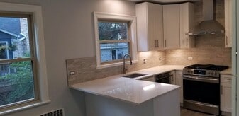 Building Photo - 679 Park Ave W