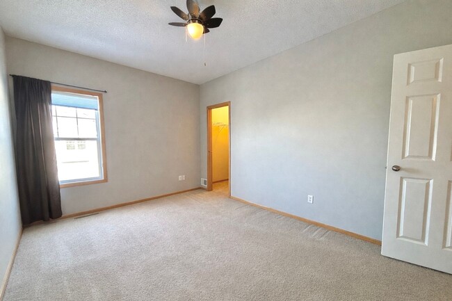 Building Photo - Gorgeous 2bed 2bath Townhome in Bailey’s Arbor