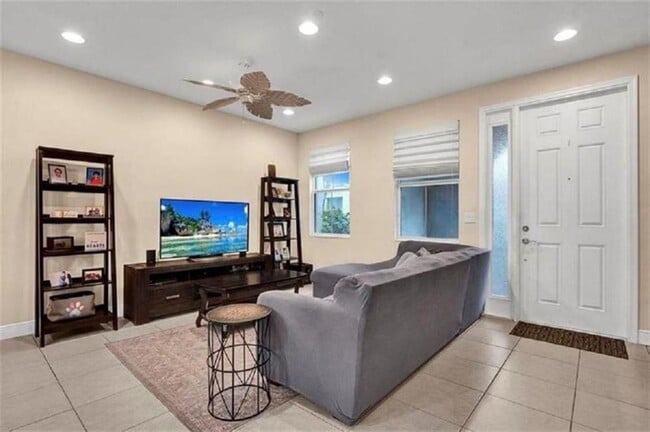 Building Photo - 2930 Cascada Isle Way