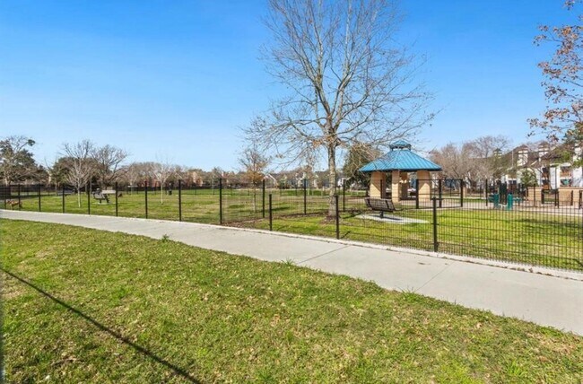 Building Photo - 11623 Waldemar Dr