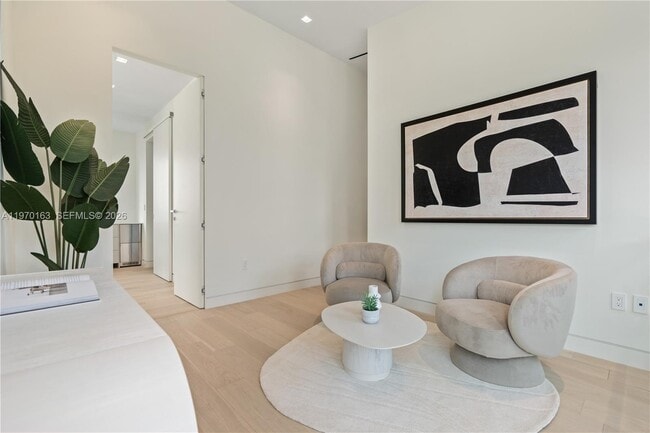 Building Photo - 536 W 51st St