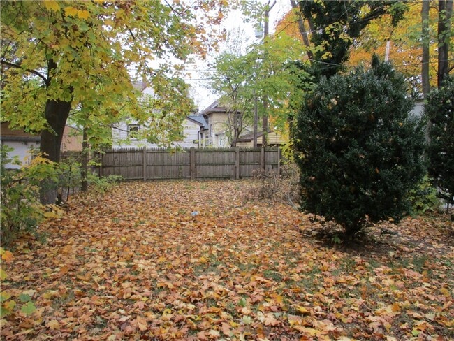 Building Photo - 128 Bartlett St