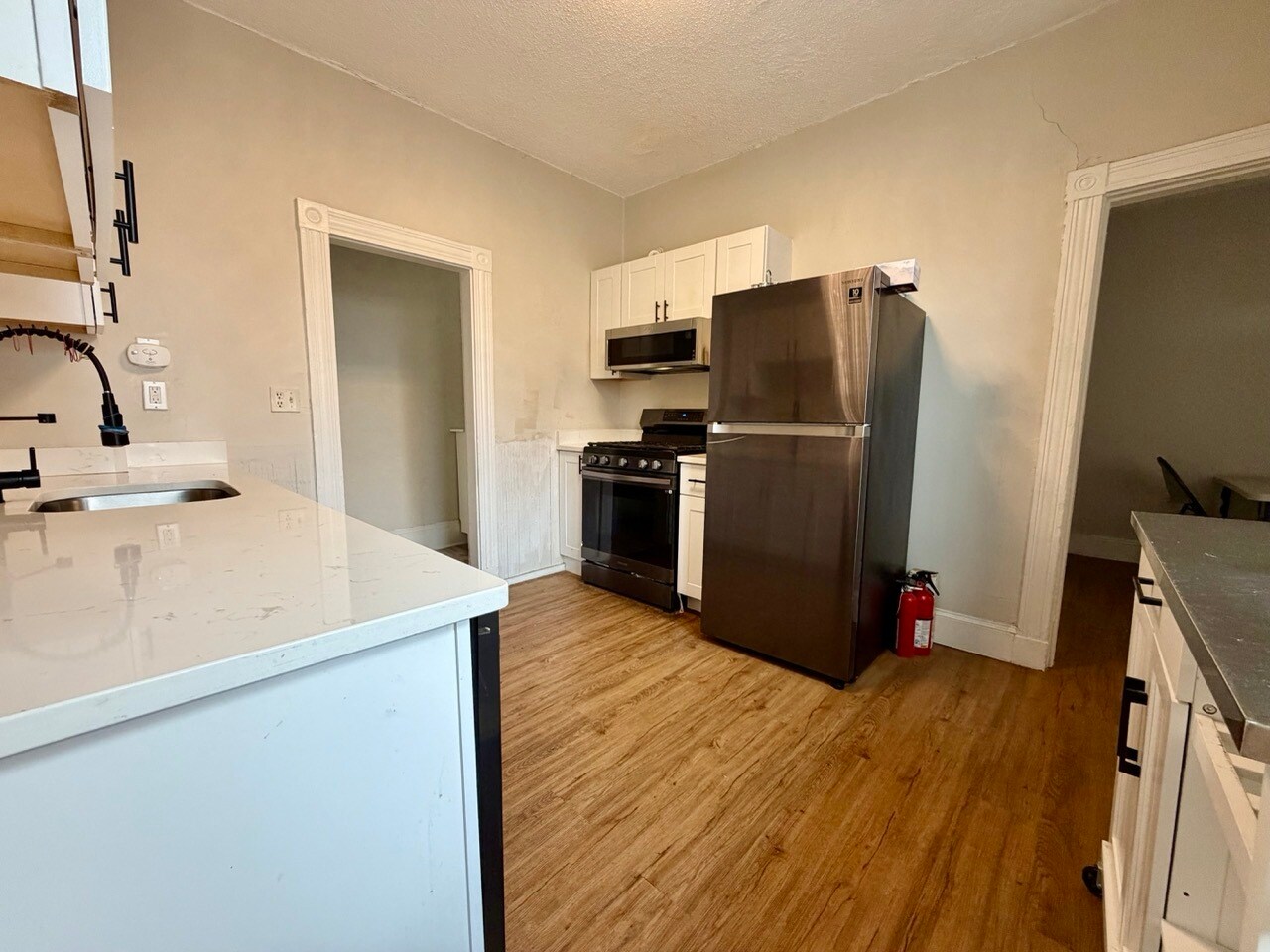 Building Photo - 14 Glenville Ave