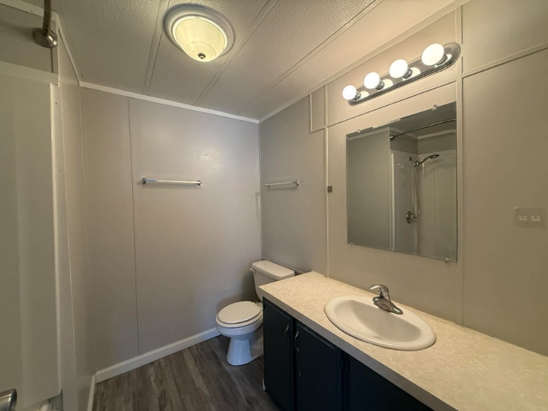 Building Photo - 1236 N Oaklane Rd