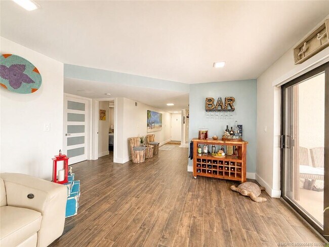 Building Photo - 10044 S Ocean Dr