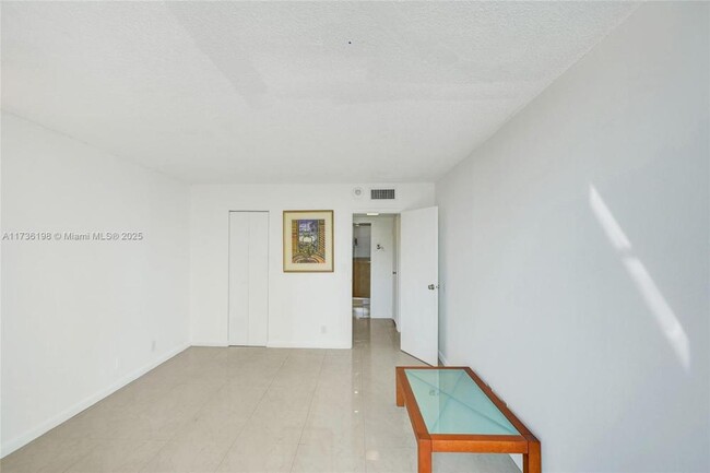 Building Photo - 2 bedroom in Sunny Isles Beach FL 33160