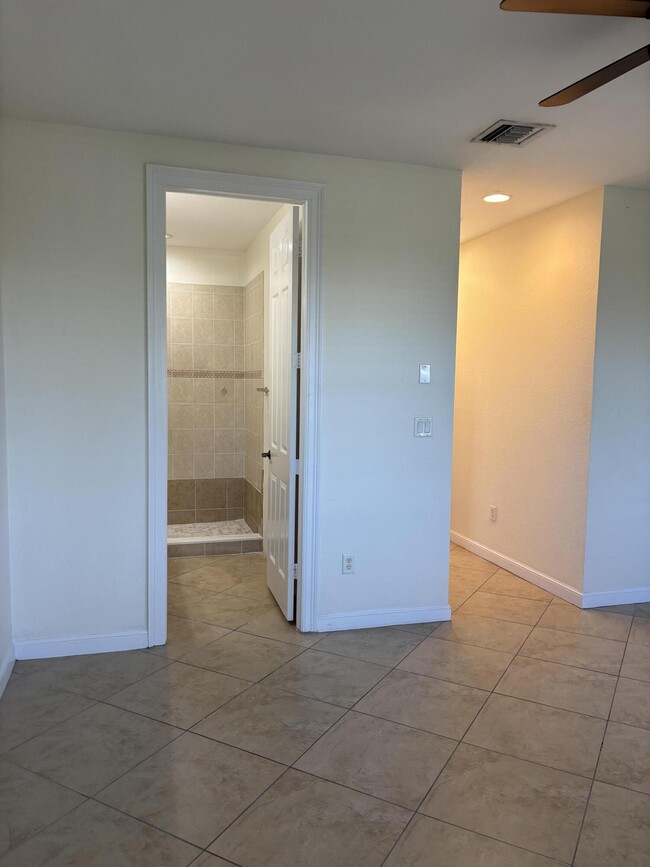 Building Photo - 590 Amador Ln