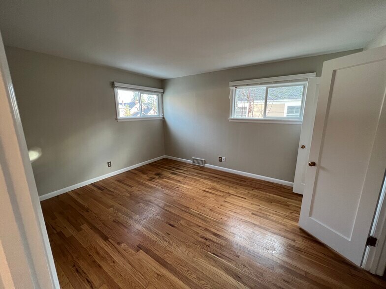 Building Photo - 411 S Coeur Dalene St