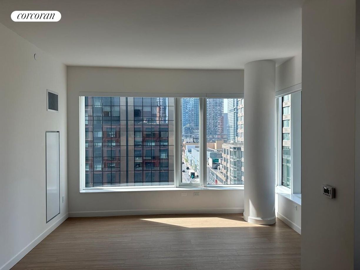 Building Photo - 550 Tenth Avenue 714