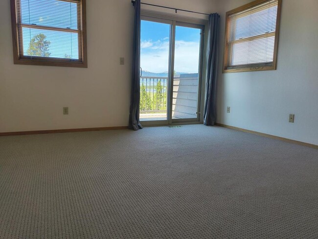 Building Photo - 404 Bayview Dr