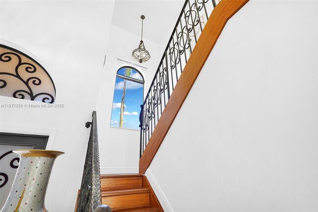 Building Photo - 5040 SW 159th Ave