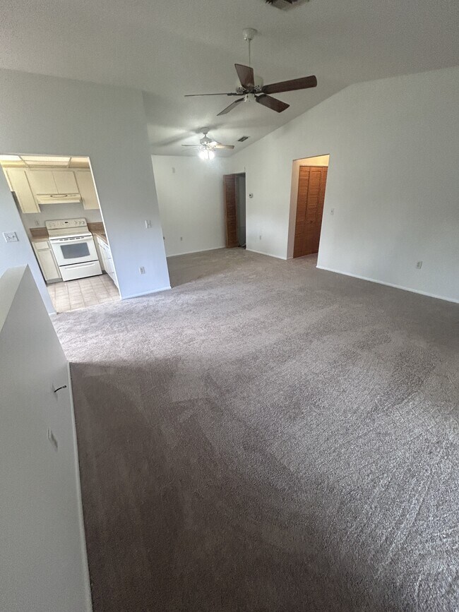 Building Photo - 5785 Gardens Dr