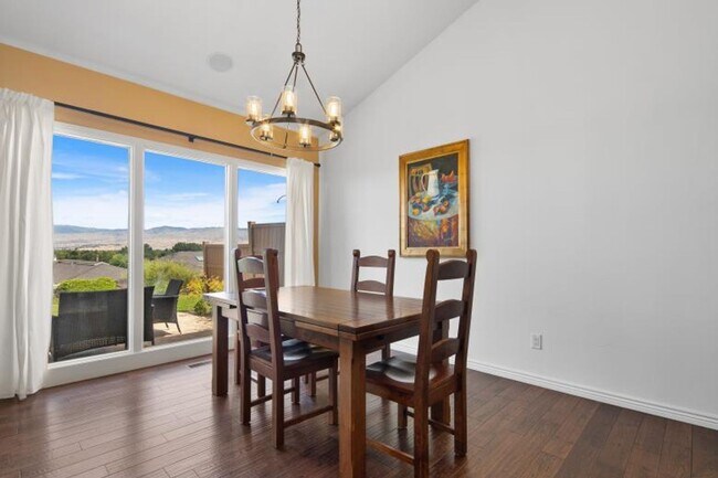 Building Photo - Fully Furnished Mid-Century Modern home wi...