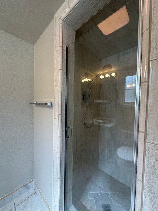 Building Photo - Newly Remodeled | 4 Bedrooms (2 Masters) |...