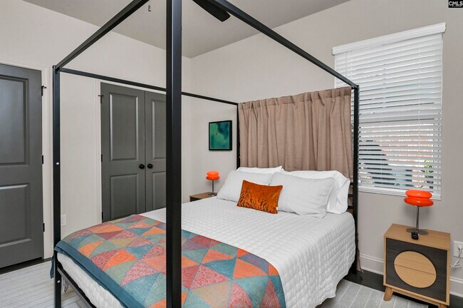 Building Photo - 816 Shull St