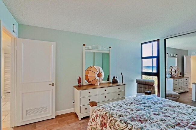 Building Photo - 5550 N Ocean Dr