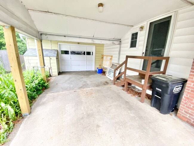 Building Photo - 2 Bedroom Home in Burlington VT Available ...