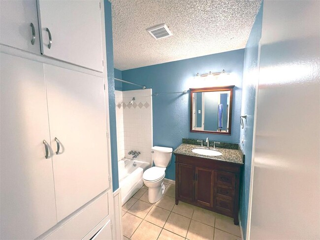 Building Photo - 3503 Southridge Dr