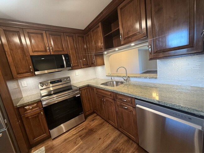 Building Photo - 2660 Carambola Cir N