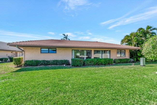Building Photo - 10452 Greentrail Dr S