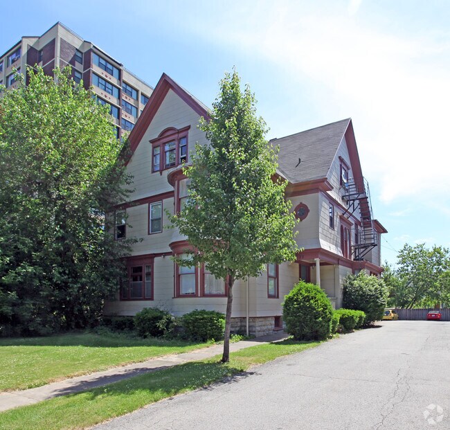 Primary Photo - 32 N Goodman St
