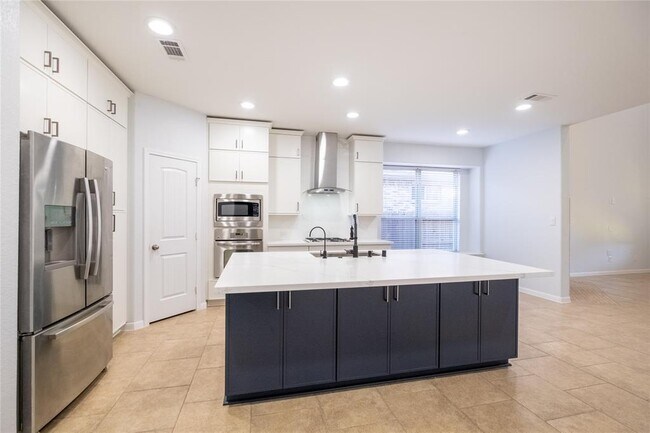 Building Photo - 17523 Quiet Shores Dr