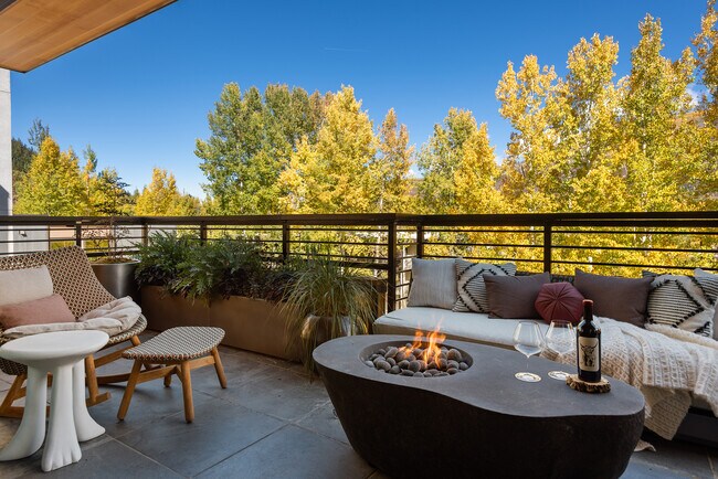 Building Photo - 120 Juan St