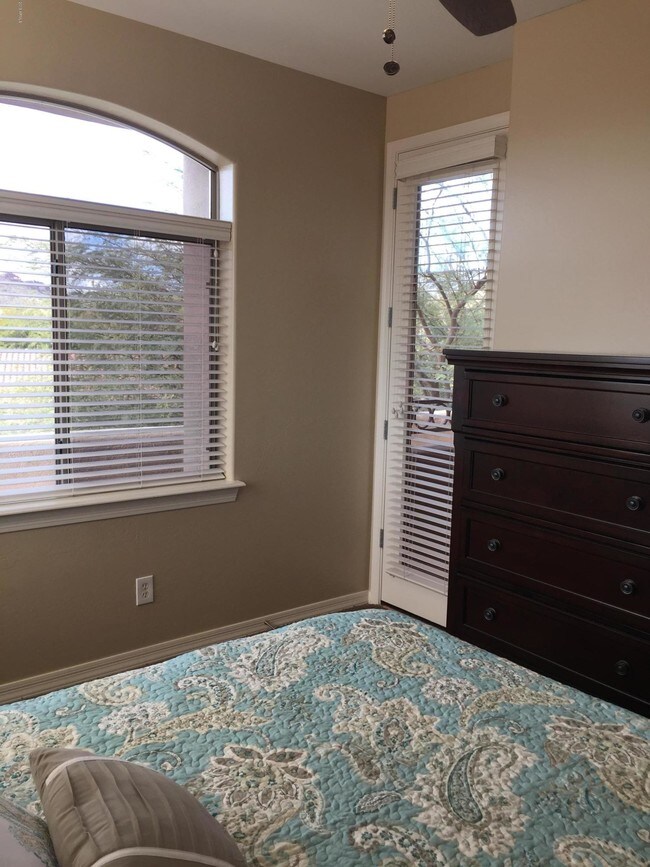 Building Photo - 9715 N Azure Ct