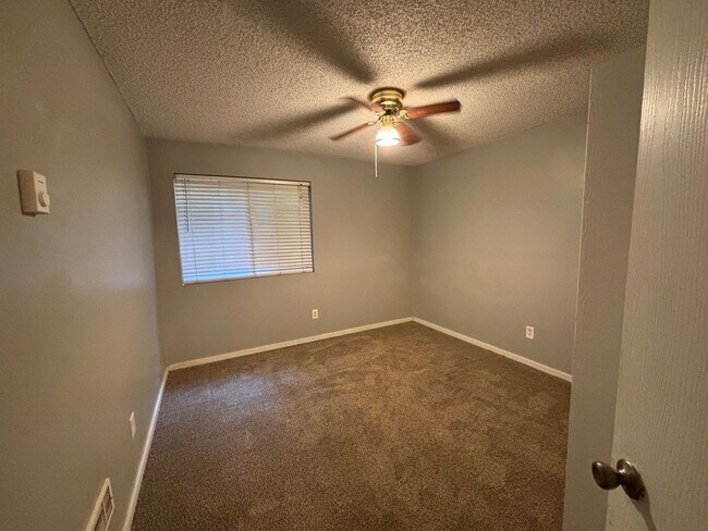 Building Photo - $200 Off First Month - Charming Ground-Level Apartment in the Heart of Fort Collins