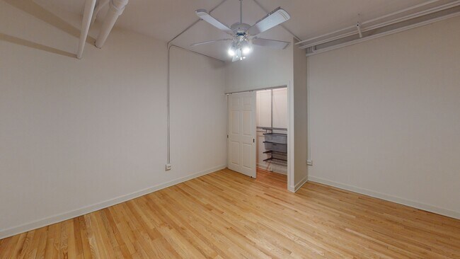 Building Photo - 1824 N Lincoln Park W