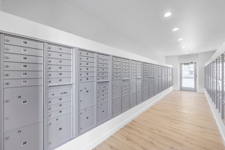Building Photo - 2555 N Rancho Dr