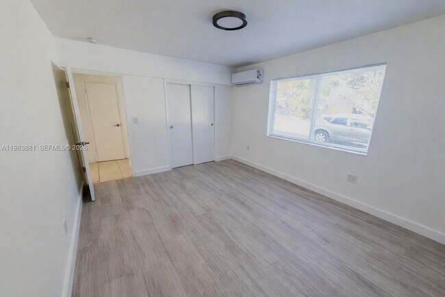 Building Photo - 1999 N Glades Dr