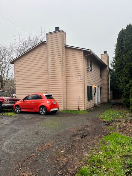 Building Photo - 4167 SE Cesar E Chavez Blvd