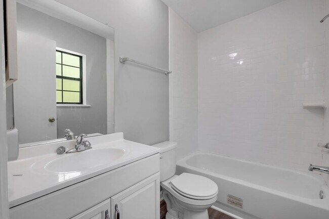 Building Photo - 27 Sierra Rd