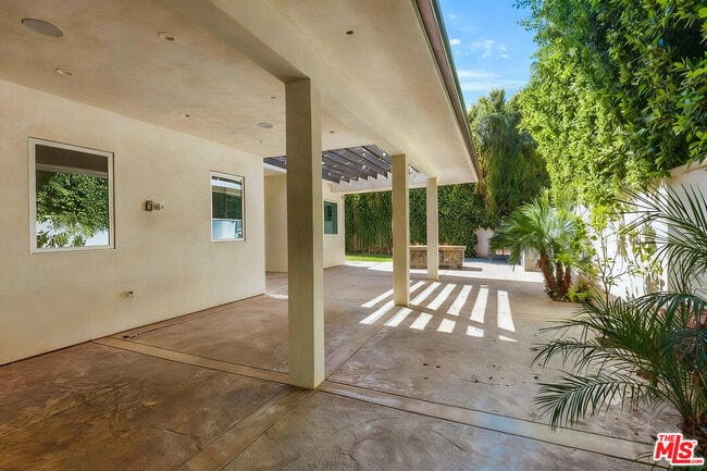 Building Photo - 363 S Saltair Ave