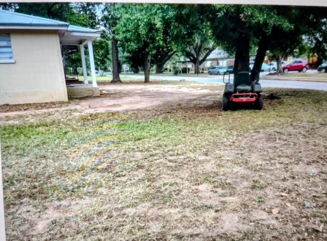 Building Photo - 729 Corn Ave