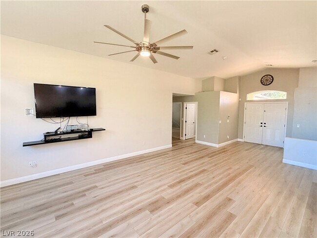 Building Photo - 7914 Villa Pintura Ave