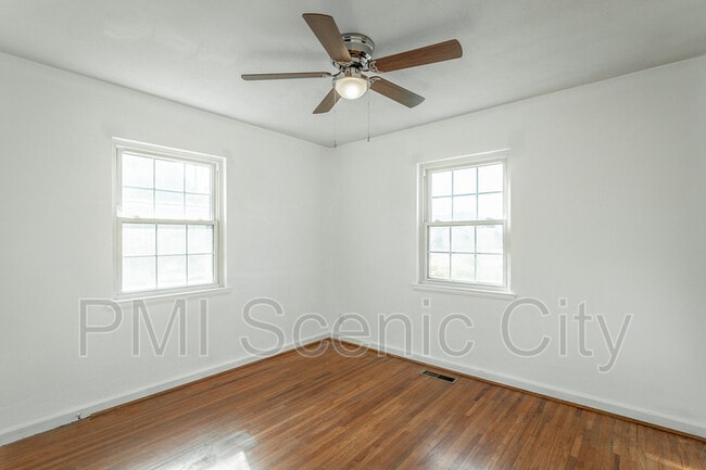 Building Photo - 210 Chickamauga Rd