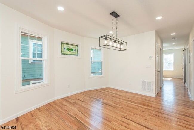 Building Photo - 39 Beekman St