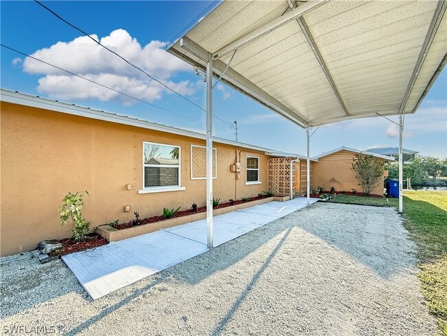 Building Photo - 2115 St Croix Ave