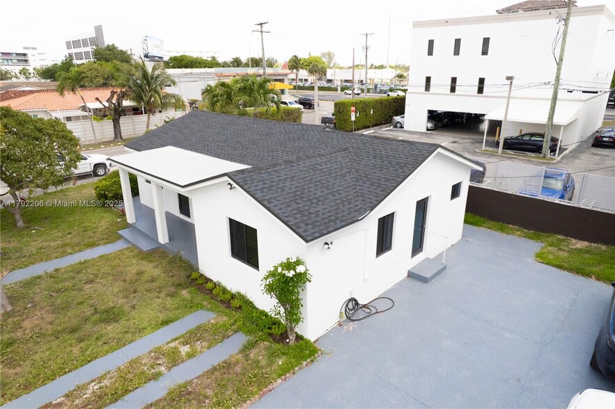 Building Photo - 6791 SW 25th St
