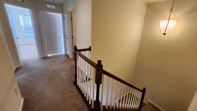 Building Photo - Spacious, Large, Luxury 3 Bedroom Townhous...